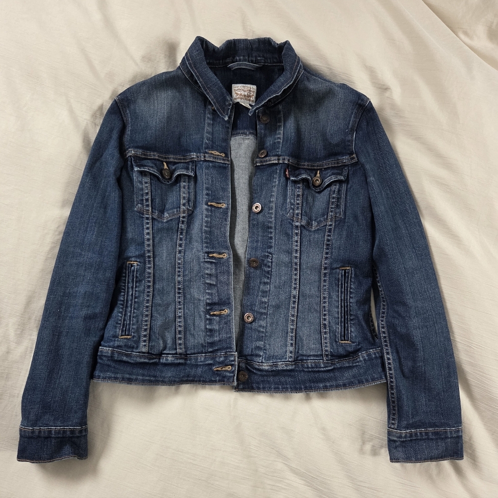 Levi's Woman's Dark Denim Jean Jacket Size Medium